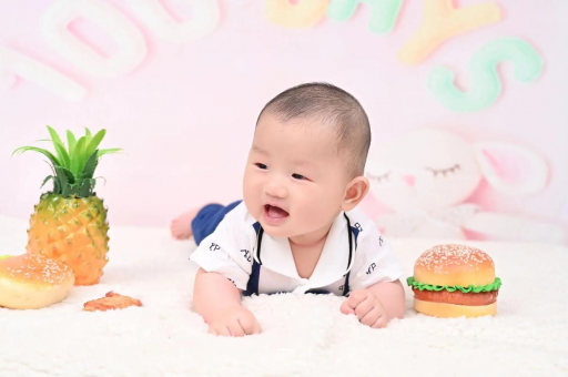 屯昌宝宝眼角红血丝